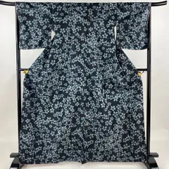 小紋 桜花びら 桜吹雪 柔らかい黒色 着物・浴衣