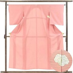 色無地 身丈155cm 裄64cm 前幅23cm 後幅29.5cm 袖丈50cm 袖幅33cm レディース 無地 裄Mサイズ 夏用 正絹（シルク）ピンク 美品 リメイク リユース リサイクル【呉服のきくや】