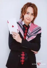 【中古】生写真(ジャニーズ) Hey! Say! JUMP/八乙女光/上半身・衣装紺赤・左手トランプ/「Hey! Say! JUMP LIVE TOUR SENSE or LOVE」オリジナルフォトセット