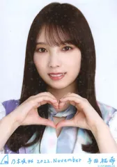 【中古】生写真(乃木坂46) 与田祐希/バストアップ・真夏の全国ツアー2022衣装・ホログラム仕様/レア/「乃木坂46 2022.November」乃木コレ ランダム生写真