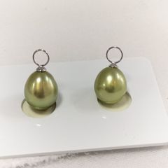 K18WG 白蝶真珠バロックチャーム