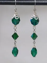 ピアス　エメラルドグリーンスワロフスキー