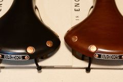 希少】 ブルックス スイフト チタン 美品 - メルカリ