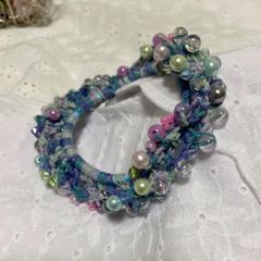 ヘアアクセサリー　シュシュ　ビーズ編み込み　二重編み