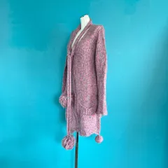 1306 キャンディストリッパー　ピンク系ロングニットカーディガン マフラー、腰ひもポンポン付き