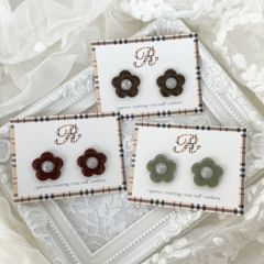 【83】 rinnu デイジー　アクセサリー　オータムカラー　20mm ピアス