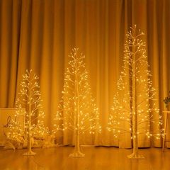 クリスマスツリー LED  温かい白色光フロアランプ装飾 121.92cm 折りたたみ可能なプラスチック製ホリデーツリー USB電源モード付き バッテリーなし フロア取り付け可能 クリスマスパーティー 冬 クリスマスシーズン ホワイト