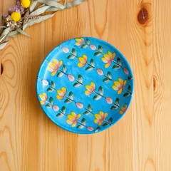 陶器飾り皿　インド　ブルーポタリー　中サイズ　水色地に縦縞の花