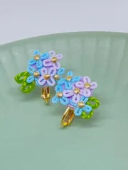 ふんわりあじさいのイヤリング