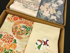 新品 仕付け糸付 藍染 無形文化財 香川卓美落款 着物 新品 仕付け糸付 藍染 無形文化財 香川卓美落款 着物 - メルカリ