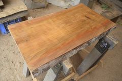 アウトレット サクラ(桜)の一枚板 長さ約73cm 幅約43～41cm 厚さ約3.7cm DIY用 Z297