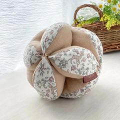 花手まり　メドゥテイルズ　ベージュ　ハンドメイド　赤ちゃん　布おもちゃ