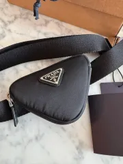 国際配送 PRADA Prada(プラダ) リナイロン 三角形 ポーチ ベルト サイズ 90