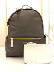 M7 アニエスベー  agnès b.  リュック バックパック  パスケースセット ナイロン  レザー  ゴールドパーツ 未使用品  保証書付  グレー✕ホワイト 定価税込￥29,700  人気完売品 シンプル  軽量  小ぶり デイリー  状態良好品