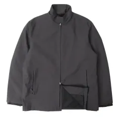 2025年最新】プラダ ゴアテックスの人気アイテム - メルカリ