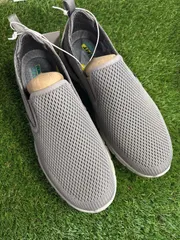 【スケッチャーズ　メンズ　スリッポン】立ったままハンズフリーで靴の脱ぎ履きが可能なSLIP-INSモデル。 メッシュのアッパー、低反発素材のSkechers Memory Foam(スケッチャーズ メモリーフォーム)インソールが特徴の、スリッポンデザインです。