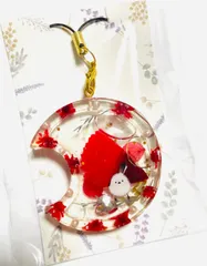 ハンドメイド　シマエナガ　シャカシャカキーホルダー　カーネーション風