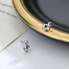 【ピアス】送料無料 ねこピアス 猫アクセサリー S925 シルバー 925  金属アレルギー対応  非アレルギー  オシャレ 猫柄 可愛い 女子  キャット ネコ かっこいい  猫雑貨 千葉 猫グッズ 八千代  cats earrings