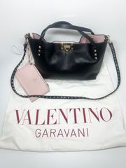 【美品】VALENTINO GARAVANI レザー ポーチ スタッズ付 ピンク×ブラック ショルダー