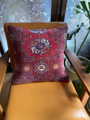 赤が素敵なトゥルクメニスタンテッケブハラクッションカバー/48×48 2枚のみ入荷/貴重なブハラ絨毯で春の模様替えは如何ですか？貴重オールドブハラ