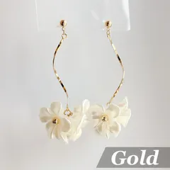 ホワイトフラワー＆パール ピアス★ブライダル ウェディング 結婚式 アクセサリー イヤリング ピアス