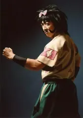 【中古】生写真(男性) 北村圭吾(第三協栄丸)/膝上・衣装ベージュピンク緑・体左向き・左手グー・背景黒・キャラクターショット/「ミュージカル 忍たま乱太郎 第8弾 がんばれ五年生!技あり、術あり、初忍務!!」ブロマイド