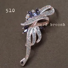 エレガントなフラワーリボンブローチ　結婚式 フォーマル 上品 キラキラ 新品 コサージュ 入学式 卒業式 ドレス スーツ エレガント NerD