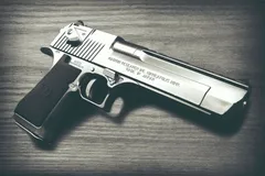 新品 ブリキ看板 デザートイーグル ピストル 銃 インテリア レトロ ガレージ アメリカン 雑貨 壁飾り ディスプレイ