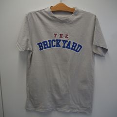 (アメリカ古着) "THE BRICKYARD"ロゴ カレッジプリントTシャツ