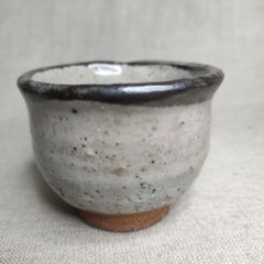 谷川菁山 粉吹 ぐい呑み 常滑焼 骨董 共箱つき - メルカリ