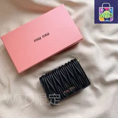 【今日特価】Miu Miu ミュウミュウ ミニ財布シリーズ 頭層の小羊皮を使用