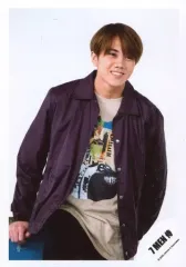 【中古】生写真(ジャニーズ) 7 MEN 侍/佐々木大光/膝上・衣装紫.白・両手下・目線右・背景白/Johnnys’ ISLAND STORE グッズオフショット’20夏/公式生写真