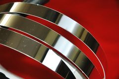 日野 グランドプロフィア に【SBモール タイプA】 鏡面 トラック用品 外装パーツ ミラーのような輝きで簡単ドレスアップ 長さ1800mmX幅19mmX厚さ0.5mm 自由にカットしてサイドバンパーをカスタム 両面テープ付き メッキ 調 モール