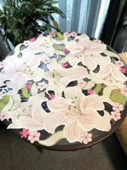 テーブルクロス 直径 60ｃｍ センタークロス 円形 ホワイト カサブランカ　百合の花