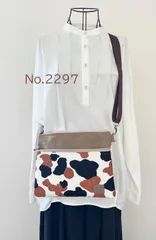 三毛猫柄　ショルダーバッグ　akaneko サコッシュ　猫バッグ　アニマル　三毛猫　猫バッグ