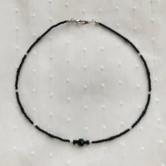ブラックビーズのチョーカー／ネックレス