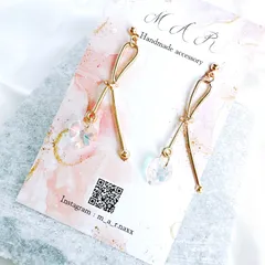 スワロフスキーのハートモチーフピアス