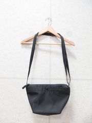 UNIQLO ユニクロ ナイロンミニショルダーバッグ 無地 ブラック 261-422348