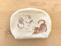 【ねこずかん】刺繍　ポーチ　IT007-16　猫　シェルポーチ　マチあり　母の日　化粧品　小物入れ　バッグインバッグ　旅行　通勤　可愛い　おしゃれ　誕生日　プレゼント　ギフト