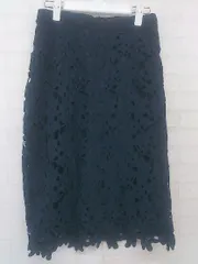 ◇ KBF+ ケービーエフプラス URBAN RESEARCH 花柄 レース 膝下丈 タイト スカート サイズONE ネイビー レディース P  【中古】 【1209050002258】のサムネイル