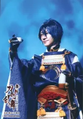【中古】生写真(男性) 鈴木拡樹(三日月宗近)/ライブフォト・上半身・右手上げ/舞台「『刀剣乱舞』虚伝 燃ゆる本能寺」セブンイレブン ブロマイドプリント 第3弾