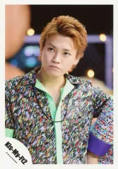 【中古】生写真(ジャニーズ) Kis-My-Ft2/二階堂高嗣/上半身・衣装緑・黒・紫・赤・口閉じ・顔傾げ・隣にメンバー/「Sha la la☆Summer Time」PV＆ジャケ写撮影/公式生写真