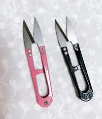 糸切りハサミ　糸切りカッター　長さ11cm  裁縫用　刺繍用　2色から選べます