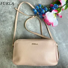 ✨良品✨ FURLA フルラ カメラバッグ ショルダーバッグ ポシェット ロゴ型押し ゴールド金具 総柄 レザー 肩掛け 斜め掛け レディース ピンクベージュ 肌色 桃色