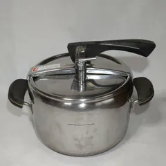 廃盤品　レア　未使用　圧力鍋 ラゴスティーナ 5L 高品質　ノビア Lagostina - ラゴスティーナ圧力鍋 5リットル IH対応品