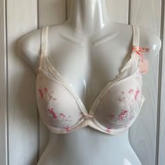 S-07 ≪レディース≫　アモスタイル　バイ　トリンプ　下着　ブラジャー　D80　ホワイト系　花　レース　清楚　華やか