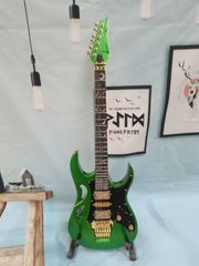 エレキギター　ゴールドパーツ　グリーンカラー　フロイドローズ　スティーブ・ヴァイ　ノーブランド