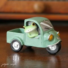 コポー  Copeau  オブジェ 置物  三輪自動車に乗るカエル　ミニチュア  ダイカイ  ディスプレイ カエル　小物 雑貨　パタパタ民族