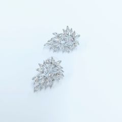 キュービックジルコニア　スパークルリーフフラワー　クリスタルピアス　シルバー