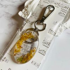 ミモザ　楽譜　パール　クリア　キーホルダー　イエロー　オーバル　蝶々